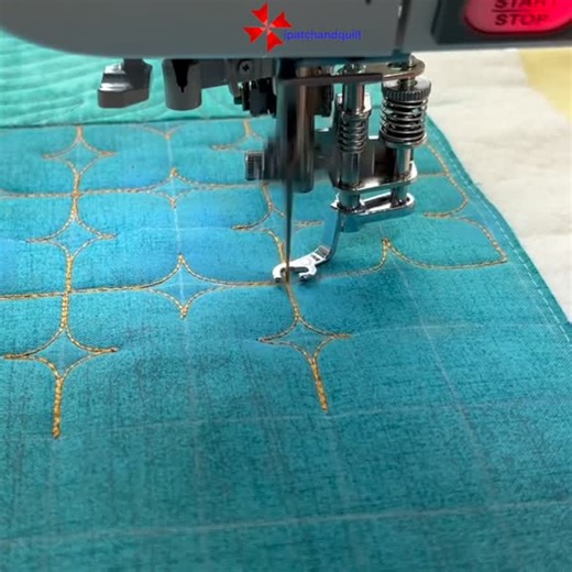 Esther Ipatchandquilt on Instagram: "Countdown to 2026 with 7 more of the most liked FMQ designs of this year. Original post from June 2025: Do you see vintage tiles, flowers or starbursts? It always surprises me how my brain only registers the flowers after the quilting is complete! During stitching I see the stars. Use a marking tool with thin line to mark out the grid for this design. The design can be freehanded easily as a 2 inch flower (or even a 1 inch flower if you want to go super tiny)