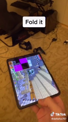 Exploring the Practicality of Galaxy Fold and Samsung vs iPhone | Deltafox757