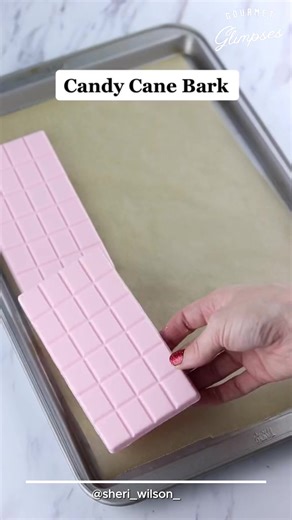 Candy Cane Chocolate Bark ❤️ #christmas #holiday #peppermint #candycane #christmasrecipe #xmas #diy #dessert #chocolatebark #candycanebark #viralreels #reels | Foodie's Time