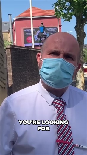 Tense Police Interaction Filmed in Public Space