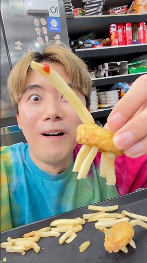 Making a dinosaur that's only possible with freshly fried french fries lol (McNuggets are needed ...