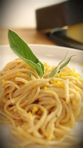 5 minute pasta recipe - Orange, butter and salvia 🍝🍊🤌 ✨