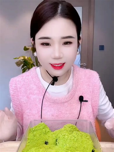 Delicious Matcha Powdered Refrozen Shaved Ice Treats