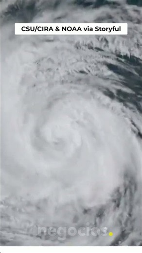 El huracán Genevieve se debilita a su paso sobre el Pacífico oriental