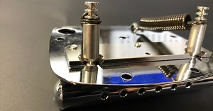 Fender American Performer Mustang搭載のDynamic Vibrato(American Performer Mustang Bridge and Tremolo)につい