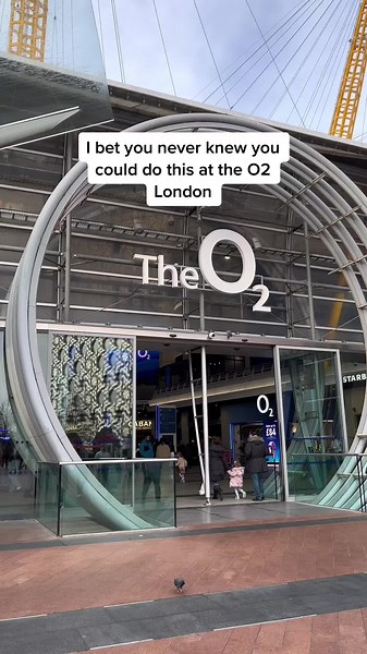 There are SO many things you can do at the O2 London! Thats why i am going to show you EVERYTHING! Starting with these three amazing activities. Cineworld VIP for an unlimited before film buffet unlimited snacks and drinks during the film AND comfy recliner seats. Or head to one of their 30 restaurants (they have loads of places that are really good value for money - good if you want to experience London food on a budgret) & finally, you can literally climb UP and OVER the O2 arena… who knew??? 
