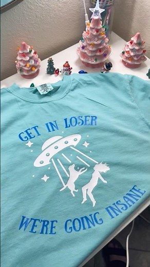 Perfect DIY shirt for a friend who loves dogs & aliens 🛸🐕 #alien #doglover #cricutcrafts #diyshirt