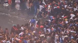 Paris tem festa e quebra-quebra após o título mundial