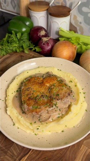 Creamy Mushroom Chicken 🍗 #chickenrecipe #creamychicken #mushroomchicken #comfortfood #easyrecipe