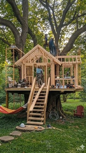 You Won’t Believe This Treehouse Build 😳