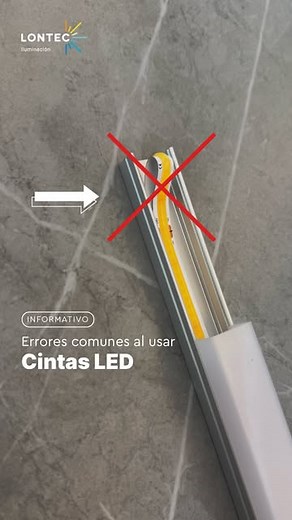 LONTEC on Instagram: "Instalar una cinta LED parece sencillo, pero hay errores comunes que pueden arruinar el resultado: ✂️ Diseñar sin tener en cuenta cada cuanto se puede cortar la cinta es posible te deje extremos sin iluminación. 🔄 Doblarla en las esquinas puede dañarla. Usa conectores o suelda correctamente las cintas. ⚡ No distribuir correctamente las fuentes en tramos largos puede causar caída de tensión y perder iluminación en los extremos. 🔥 Conectarla directo a 220V. Si