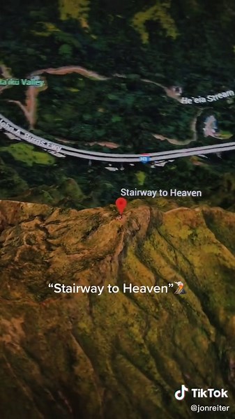 In honor of #earthday i’ve decided to hop on this trend. Would you ever hike it? #fyp #foryou #foryoupage #hawaii #oahu