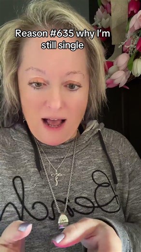 Wrong answer? #mysinglelife❤️ #darzannabellerose🌹 #whoamireally?📖 #relatablecomedy😂