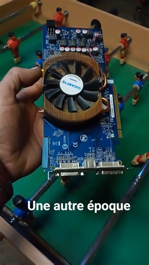 Carte graphique d'une autre époque #gaming #jeuxvidéo #ordinateur