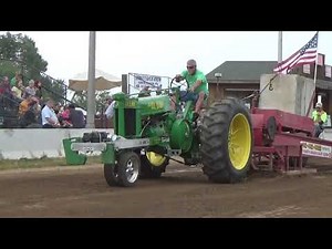 John Deere G Pulling at Almelund MN