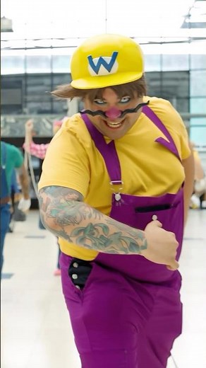 🤩AMAZING Mario Cosplay group ft Peach, Daisy, Mario, Luigi and Warrio🤩 filmed at Japan Expo