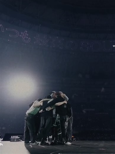 Happy 8th anniversary to this amazing, taletend, kind 8 people. Thank you skz for all the music and hard work, it's truly wonderful what you're doing. 8 years ago you guys debut dreaming about this moment since ever and you made it. if you would tell predubt skz how big they are now they won't belive it but now their dreams coming true. I'm so happy and proud to call myslef a STAY and staning skz. My skz, my eight, i love you forever with all my heart but words cannot telo how much. Happy annive