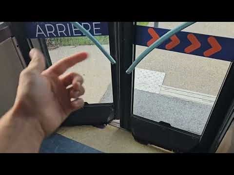 Comment ouvrir la porte d'un bus