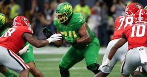 Oregon offensive lineman Steven Jones announces he will return for sixth college season