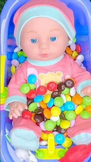 😳The little girl loves the rainbow–shiny candy 😱lover#rainbow sweets#candy reaction#