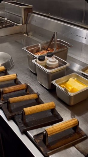 Grill Advantage® on Instagram: "We Guarantee your Kitchen Efficiency will Skyrocket within SECONDS Using Grill Advantage🔥 Quickly Install and do what you do Best‼️ Share this with a Chef/Operator who would Love this in their kitchen 👀 #kitchen #grillspace #organization #cooking #burger #chef #restaurant #restaurantdesign #grillmaster #fyp"