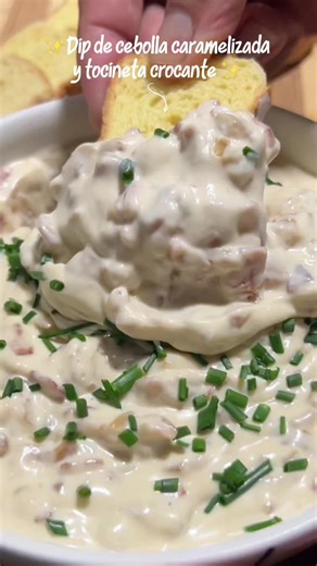 Dip de cebolla caramelizada con tocineta ✨ Otro día intentando hacer viral las recetas de mi mami 💕 #recetasfaciles #foodtokcolombia #mamicocinando #cocinacasera