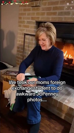 This is your sign to do an awkward sibling photoshoot😂#awkwardfamilyphotos