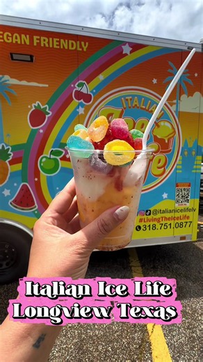 🍧I tried the brand-new Italian ice food truck, Italian Ice Life, and it was absolutely worth it! 🚚✨ For anyone who hasn’t had Italian ice before, it’s a smooth, frozen treat made with fruit flavors, water, and sugar—kind of like a cross between a snow cone and sorbet, but much creamier and packed with flavor. ❄️🍋🥭 I ordered a mango 🥭 and lemon 🍋 Italian ice topped with chamoy 🌶️, Tajín 😍, and sour ring candy 🍬, and wow…the sweet, tangy, spicy, and sour flavors came together perfectly! E