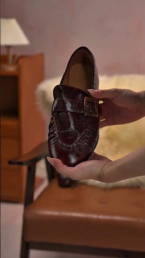 Vintage Wrinkled Leather Round Toe Buckle Slip-On Loafers #vintageshoes #vintage #fashion