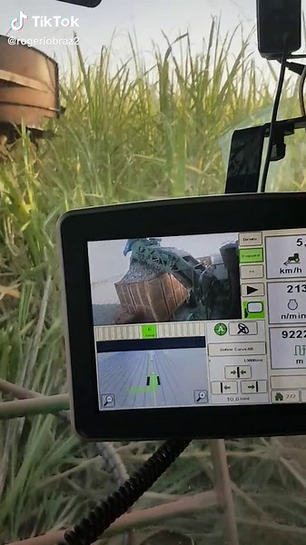 John Deere GPS Monitor GS3 for Efficient Harvesting