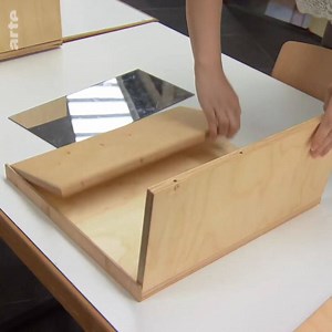 64K views · 49 reactions | Rund 1,7 Millionen Menschen in Deutschland sind demenzkrank. Angehörige stellt das oft vor große Probleme, denn Denken, Sprache und Urteilsfähigkeit der Betroffenen gehen verloren. Wie sich Demenz anfühlt, kann man jetzt mit einem Simulator testen. arte.app.link/ARTEJournal | ARTE Info | Facebook