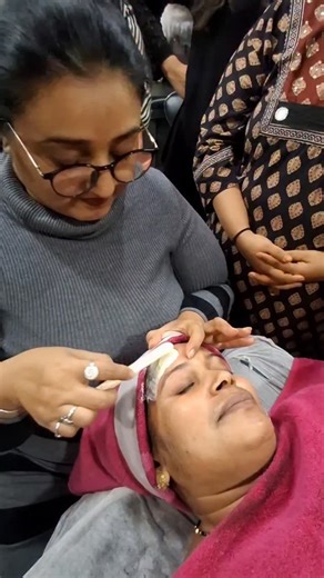 Simpy Gandhi on Instagram: "BRAZILIAN FACE WAX DEMO BY SIMPY GANDHI AT LAKME ACADEMY #instareelsindia❤️ #explore #foryou #beauty #skinhealth"