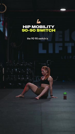 MUST TRY hip mobility 5 variations — don’t forget to save this 🤸🏼‍♀️ hip movement patterns: 🦴 flexion/extension 🦴 abduction/adduction 🦴 external/internal rotation basic 90-90 switch | form tips: 👉🏼 90° angle between upper & lower leg in front & back leg 👉🏼 pull knees to your body as you switch the legs over 👉🏼 chest up, gaze forward, upper body doesn’t twist or turn 1 round of 10 reps each: 1️⃣ 90-90 switch w/ hands in front or overhead 💡 you’ll be more upright, therefore more emphas