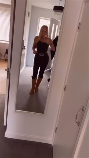 Carly Harvey on Instagram: "🤪this is me 😁 There’s a lot you might not know about me, and with so many new faces here, I wanted to say hi 👋 and let you in on who I am — beyond being an Online Coach & PT. I wasn’t always the confident, “glass half full” woman you see today. The truth is, I work on filling my own cup every single day. I coach myself, I shift my mindset, and I actively choose to be the positive person I want to show up as. I’m a single mum to three incredible girls who don’t even