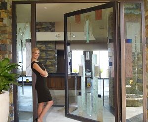 [Hot Item] Big Size 180 Degree Swing Pivot Aluminum Glass Door with Big Handle