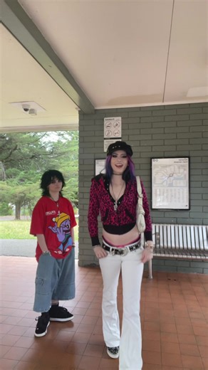 Exploring Y2K Aesthetic: 2000s Fashion Trends