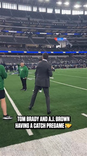 @tombrady throws still got some zip to them 👀 PHIvsDAL– 4:25pm ET on FOX/FOX One watch.nfl.com | NFL