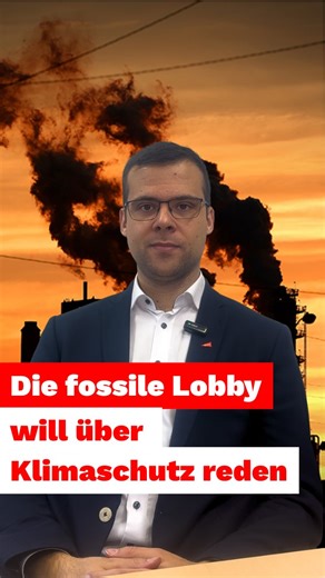 Fabian Fahl, MdB on Instagram: "Sie zerstören den Planeten und wollen uns jetzt erzählen, wie Klimaschutz geht. Die fossile Industrie hat jahrzehntelang gelogen, blockiert und vertuscht. Esso, Shell, Total. Alle wussten, was ihre Produkte anrichten. Alle haben weitergemacht. Und heute spielen sie plötzlich Klimaretter. Während Shell über eine Milliarde Tonnen CO2 pro Jahr rausbläst und im Niger-Delta ganze Regionen unbewohnbar gemacht hat, reden sie hier von Nachhaltigkeit. Die größten Fossilkon