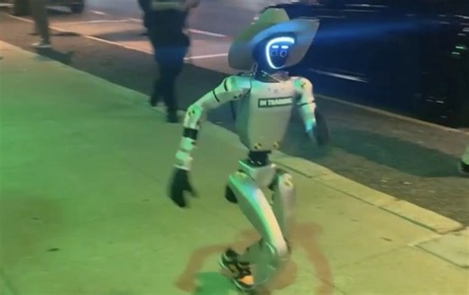 Cowboy Robot Named "Jake The Rizzbot" Walks Around The Austin, Texas Dishing Out Compliments!