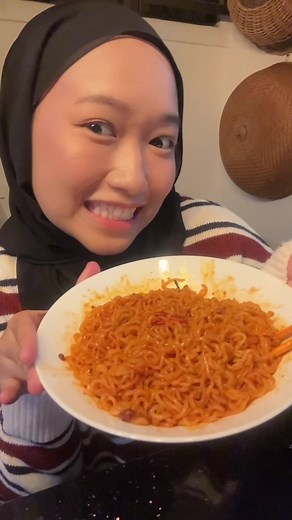 tak korea lah kalau tak pedas!!! 🍜💯🌶️ love Nongshim Shin Ramyun 4ever 😮‍💨 #Shinramyun #Shinramyunstirfry