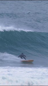 Guess what? It's a good match. ​ @erwan feeling confortable in Mundaka with his @chienville under the feets. ​ Mundaka edit is still playing on Youtube​ 📹 @leflow​ #oxbow | OXBOW