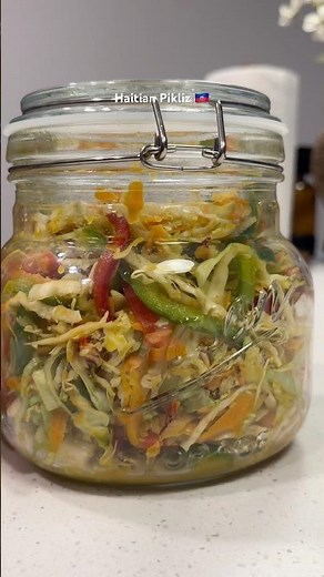 How to Make Haitian Pikliz 🇭🇹 | Easy Spicy Pickled Cabbage Recipe