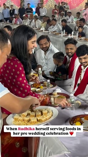 Anant & Radhika Serve Food in Jamnagar ❤️🙏 | Heartwarming Humanity Moment 👑