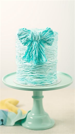 María Lunarillos | Repostería on Instagram: "🎂Cómo decorar una tarta con papel crepé🎂 👉Hoy te traemos este truco de decoración que hemos visto en la red y nos ha gustado mucho. 🤩 Se realiza con papel de oblea que transformamos en papel crepé comestible, perfecto para decorar tus tartas. 🥰 ¡Deja volar tu imaginación y crea diseños increíbles con esta técnica! 😀 ♥️Comenta CREPE y te enviamos el enlace al papel que usamos nosotros. 😍 ✳️Ingredientes: • 75 g de agua • 45 g de almidón de maíz 