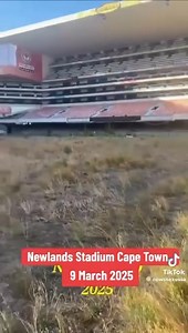 DA what’s happening here ? Newlands stadium 🏟 will never forget 16 November 2002 Coca-Cola Cup semifinal, Kaizer Chiefs won against Ajax Capetown 1 -0 Stiga scored the Goal and Brain Baloyi was MOTM, | HOBO group ZA