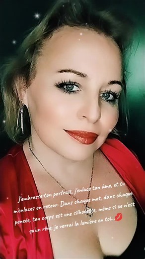 Chanson : Mes mains glissent comme la pluie sur mes lèvres, montre-moi tes sentiments, qu'attends-tu ? Alors, décide par toi-même ! Et dans mon âme, ta voix chante, et dans le reflet de mes larmes, je deviendrai le cosmos. Serre-moi comme tes mains sont des bracelets, la douce flamme change de couleur. Doux sentiments, lèvres rouges, et ces sentiments nous ont envahis. J'embrasse ton portrait, j'enlace ton âme, et tu m'enlaces en retour. Dans chaque mot, dans chaque pensée, ton corps est une sil