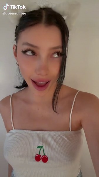 Let’s play 🤭 #tiktok #fyp #parati #tiktokindia #tiktokdubai