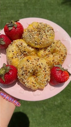 High Protein Breakfast Bagels! Only 160 Calories!🍳🥓🥯#food #shorts #highproteinrecipes