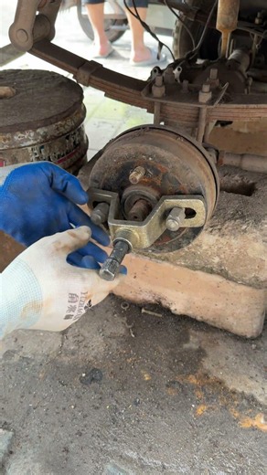 Üç Tekerlekli Bisiklet Tekerlek Göbeği Sökme Aracı Elektrikli Çekici Demo