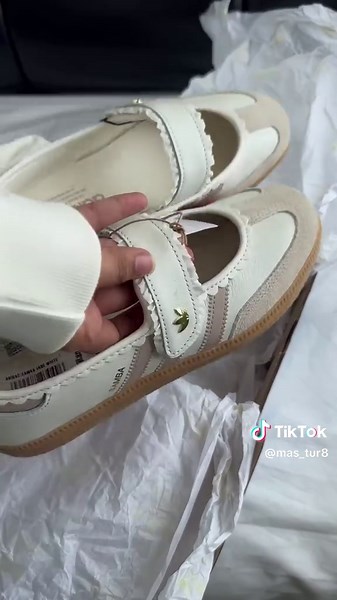 Sneaker Trend: Adidas Samba and Women's Flat Shoes